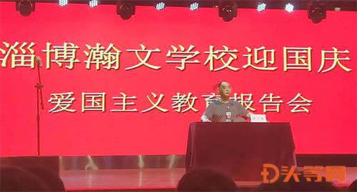 成龙大哥这么搞笑,赶制春晚视频录制,竟然自己开车从驾驶座下来
